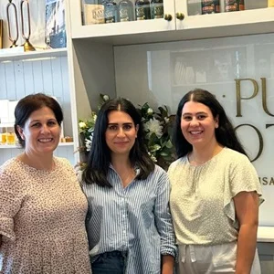 Pure Apotheca — Strong physical store. Expanded online.
